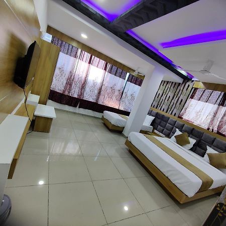 Hotel Rudra Palace Ānand Dış mekan fotoğraf