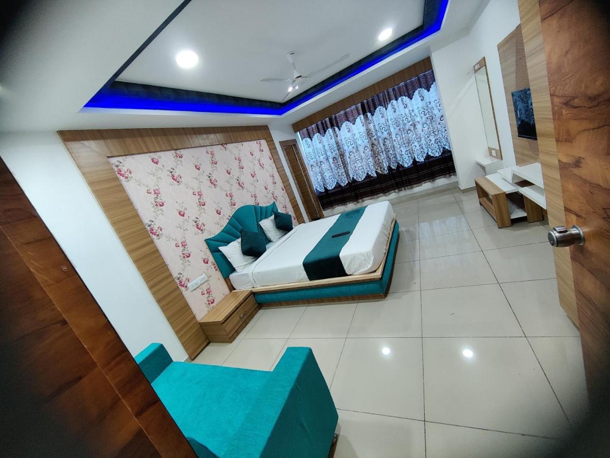 Hotel Rudra Palace Ānand Dış mekan fotoğraf