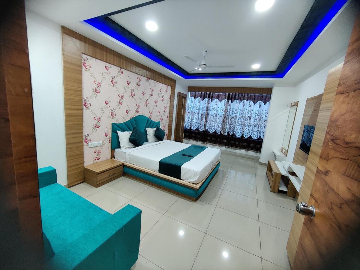 Hotel Rudra Palace Ānand Dış mekan fotoğraf
