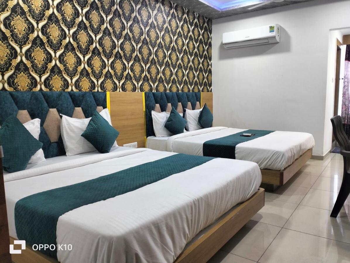 Hotel Rudra Palace Ānand Dış mekan fotoğraf
