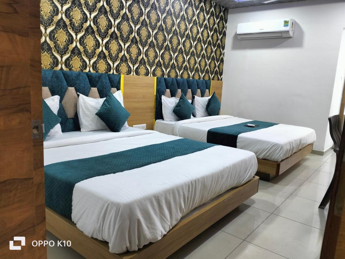 Hotel Rudra Palace Ānand Dış mekan fotoğraf