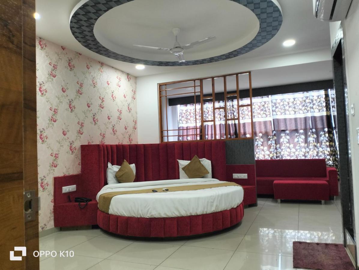 Hotel Rudra Palace Ānand Dış mekan fotoğraf