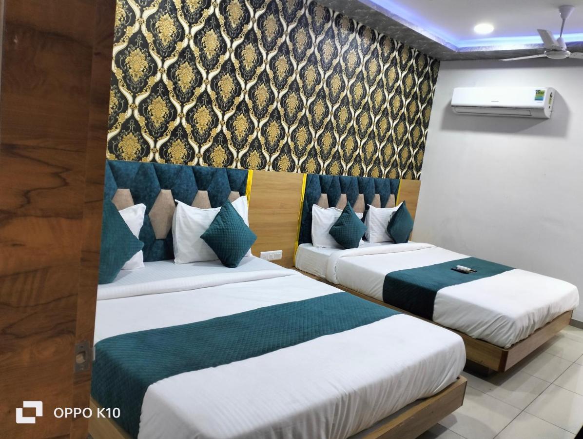 Hotel Rudra Palace Ānand Dış mekan fotoğraf
