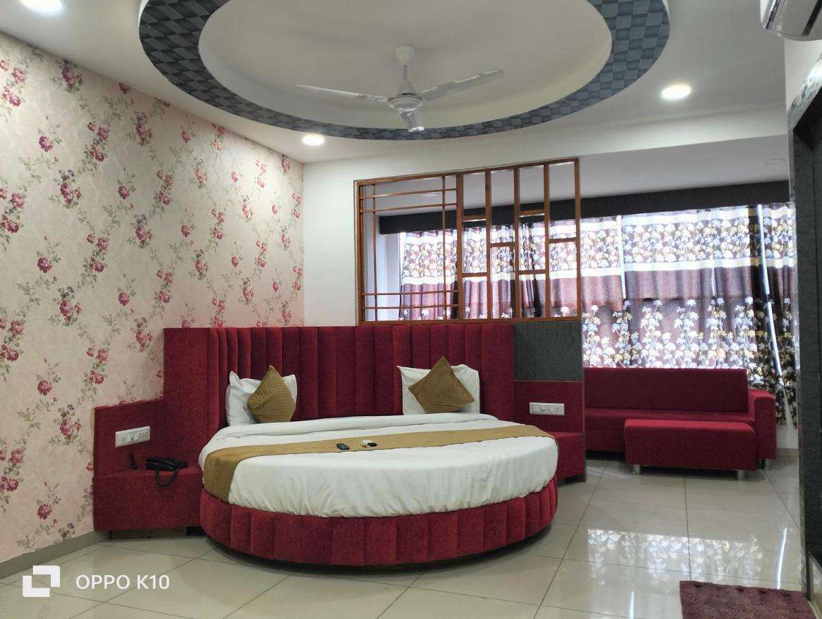 Hotel Rudra Palace Ānand Dış mekan fotoğraf